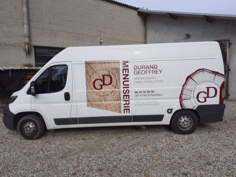 Acquisition d'un nouveau véhicule pour vos chantiers de créations sur mesure à Bourgoin-Jallieu