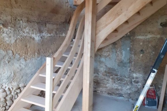 Fabrication d'escalier en bois sur mesure à Saint-Priest