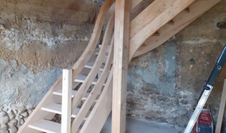 Escalier bois à Saint-Priest et sa région