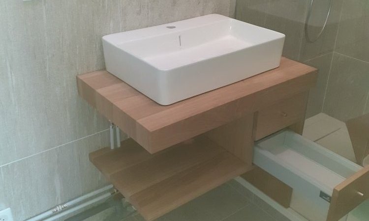 Création et pose de meuble de salle de bain sur-mesure à Moras