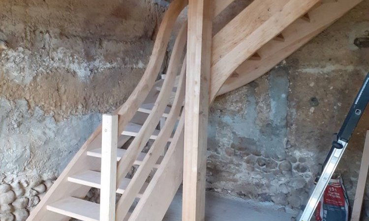 Escalier bois à Saint-Priest et sa région